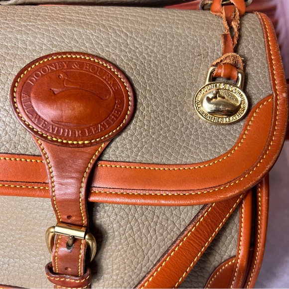Y2K Dooney & Bourke Tan and Orange Saddle Crossbody Bag, buckle close, charm - Picture 5 of 17